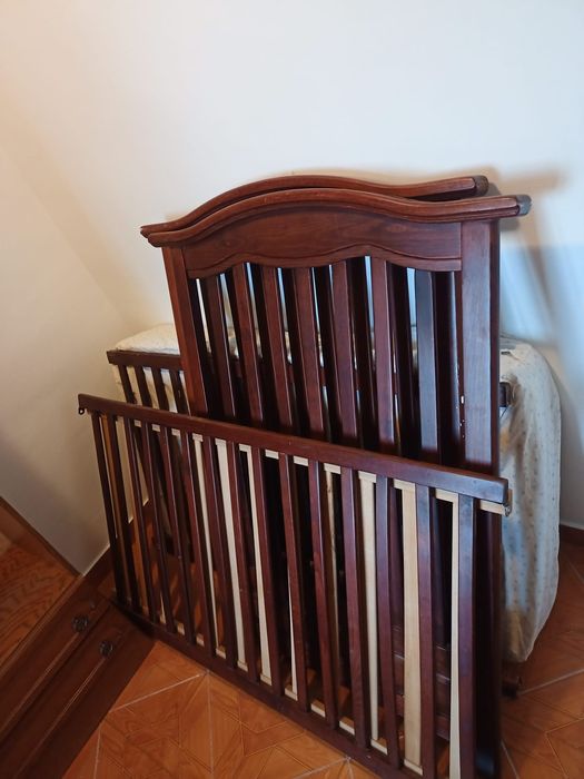 Vand pătuț din cireș masiv