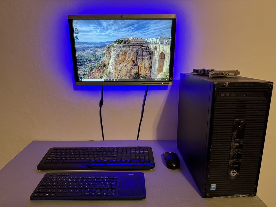 PC + monitor HP Intel i5, stare impecabilă