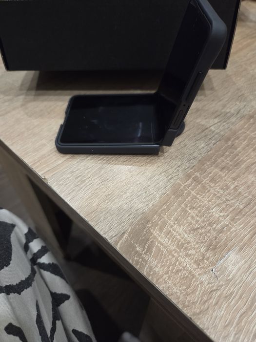 Самсунг Z Flip 7 .Нов