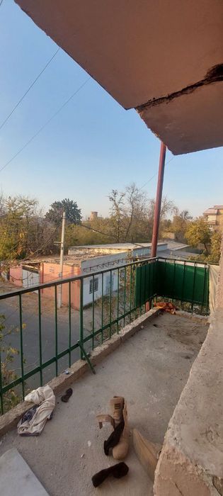 Продается квартира в центре города Янгиюля.