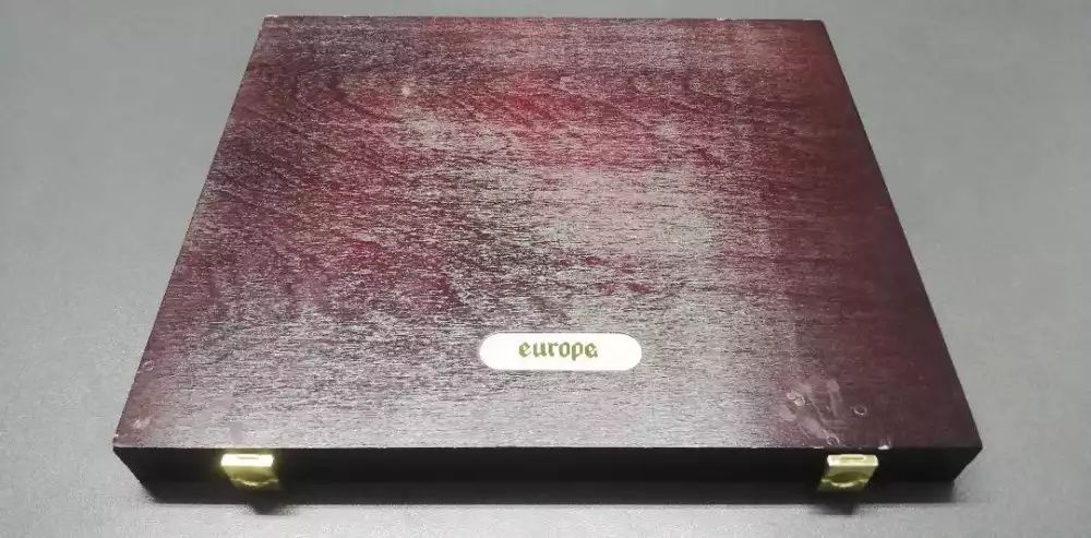 Colectie Medalii comemorative Europa in caseta de lemn si certificate