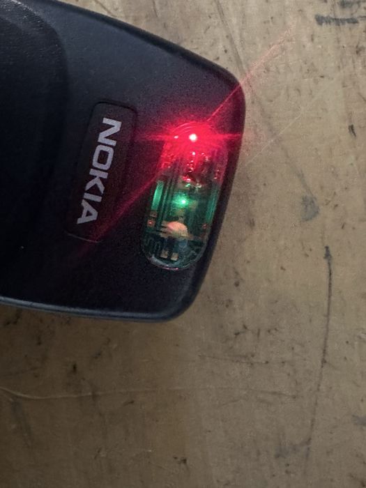 Nokia 3310 de culoare albastru inchis