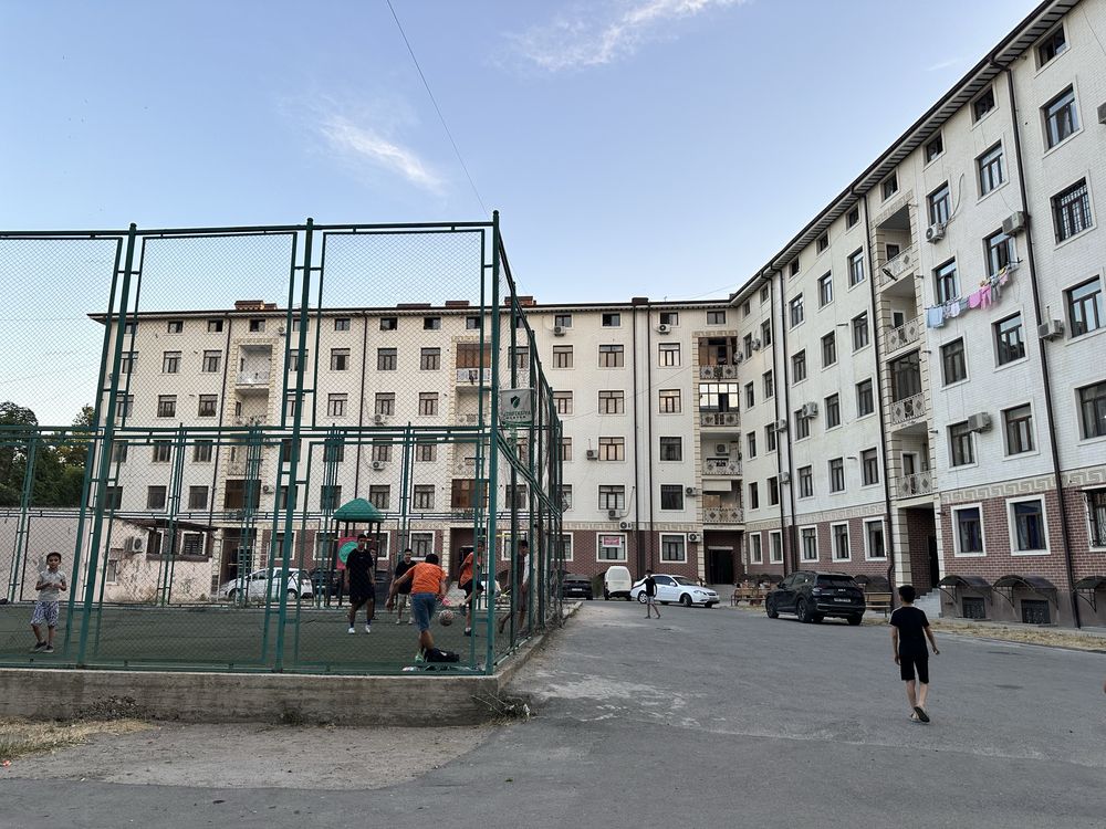 Продаётся 3-х комн квартира новостройка  полуподвал жилое помещение