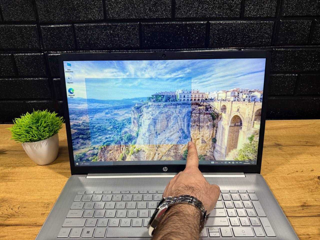 HP Laptop 17 / i3 1125G7 (8 Ядер) 16Gb / 256Gb - Сенсорный