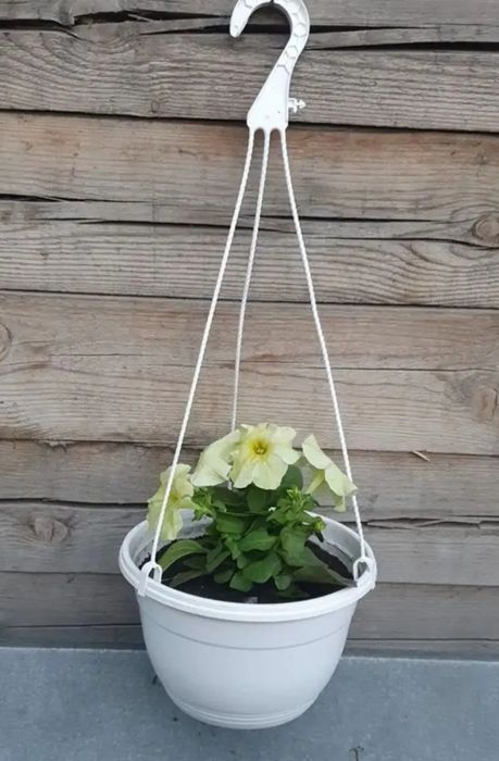 Подвесной горшок для цветов.