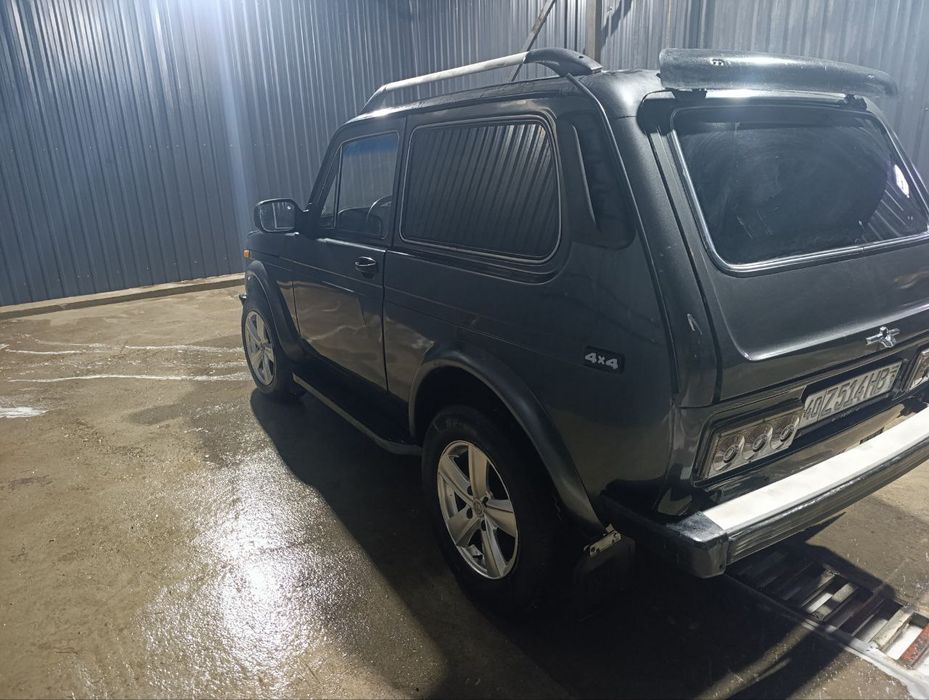 Yurib turgan avtomobil 4x4