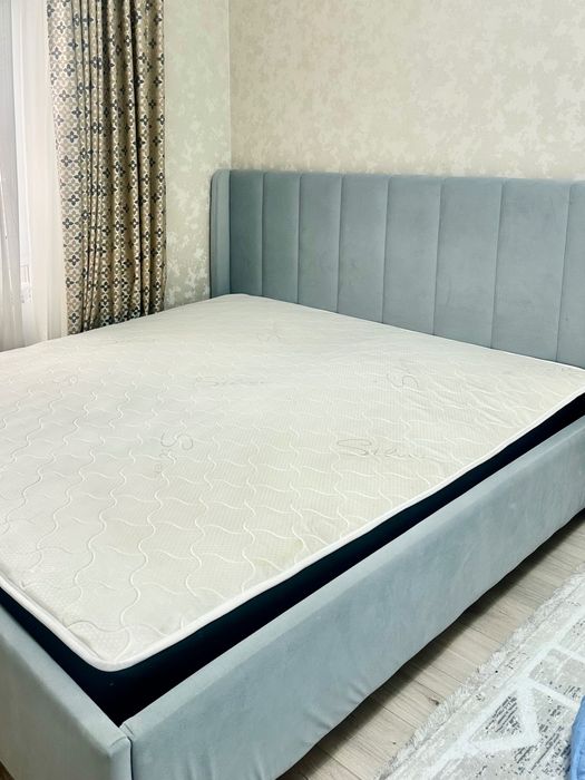 Практически новая кровать