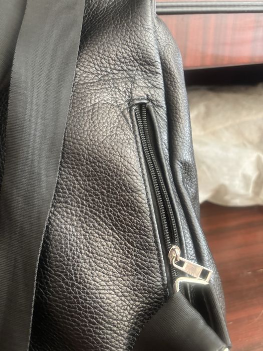 Голяма раница ест кожа.