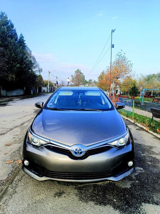 Vând Toyota Auris 2017 hibrid 11500 euro