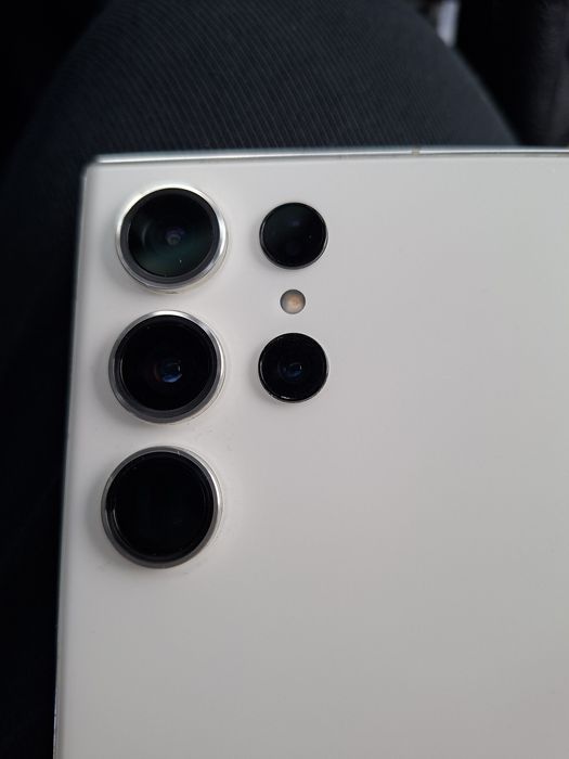 Продавам Samsung s23 ultra (като нов)256гб