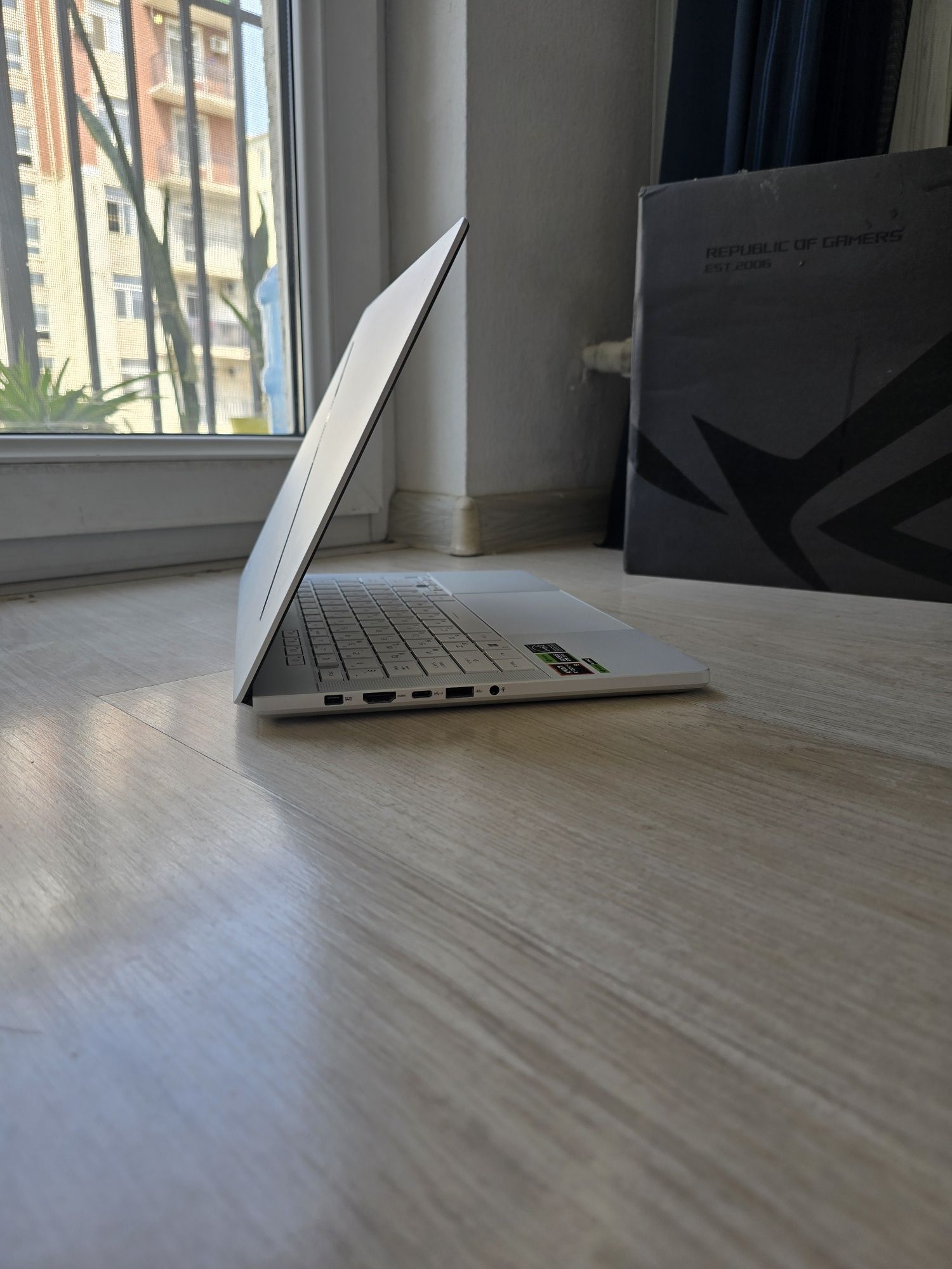 Продаю ноутбук Asus Rog Zephyrus G14 GA403