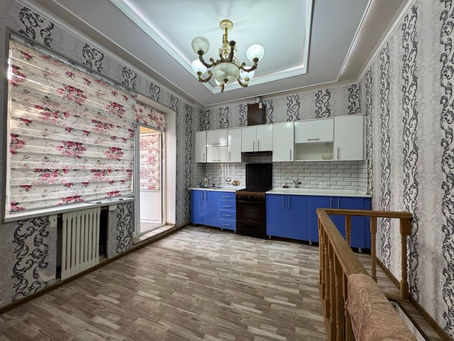 Бадамзар 6 комн 3,5 сотик еуродом