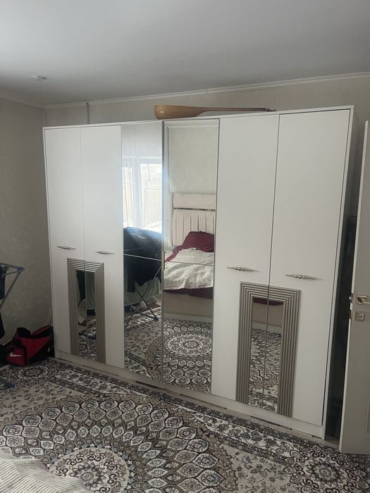 Спальный гарнитура 2 тумбочка тахта шкаф большой и т.д все на фото