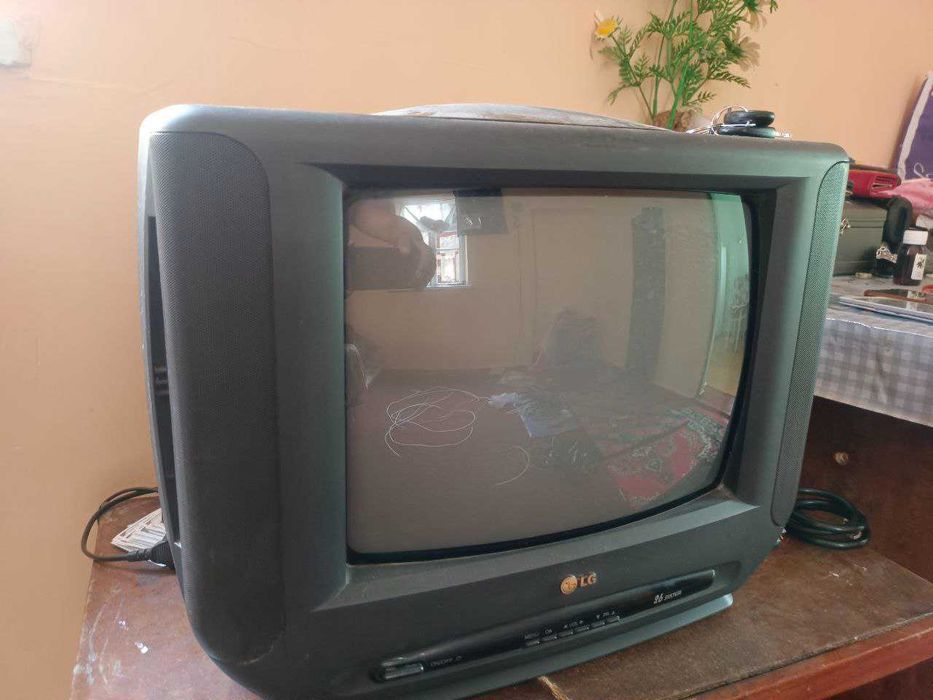 LG Televizor sotiladi rangli.