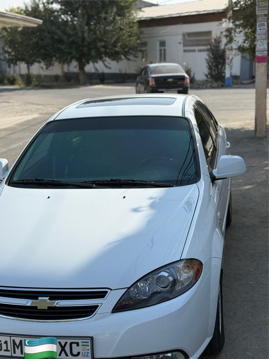 Gentra Lacetti 3full sotiladi