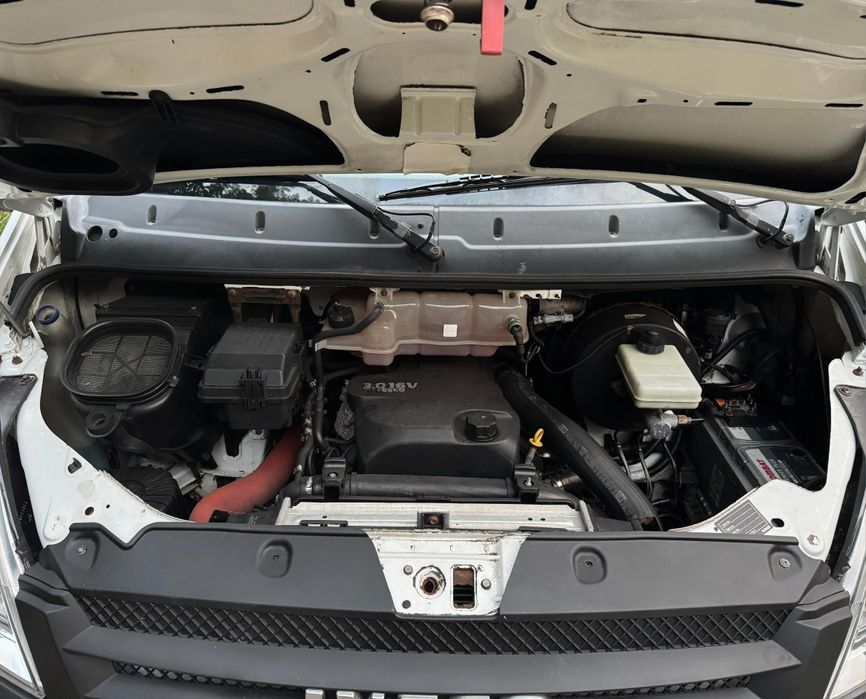 Iveco Daily Motor 3.0 150 Cai 7 locuri Cat B Cabina Axa Punte Dubla