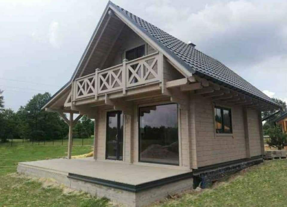 Vand cabane de grădina și de locuit