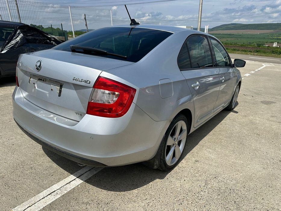 Dezmembrez / Dezmembrari / Piese / Accesorii Bmw Skoda rapid 2012 berlina argintie 1.6 tdi CAYC