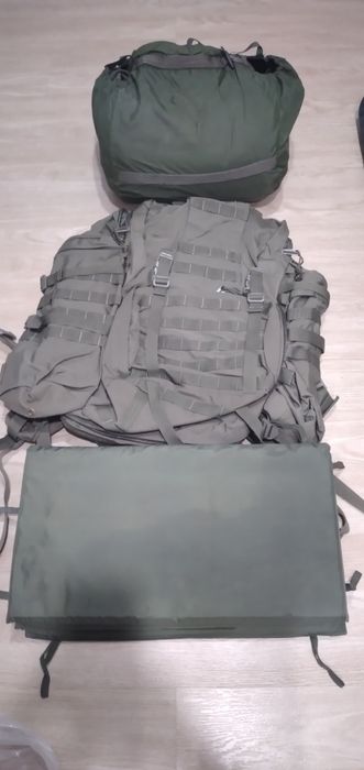 Продам новый вещмешок, каримат и 2 спальный мешка