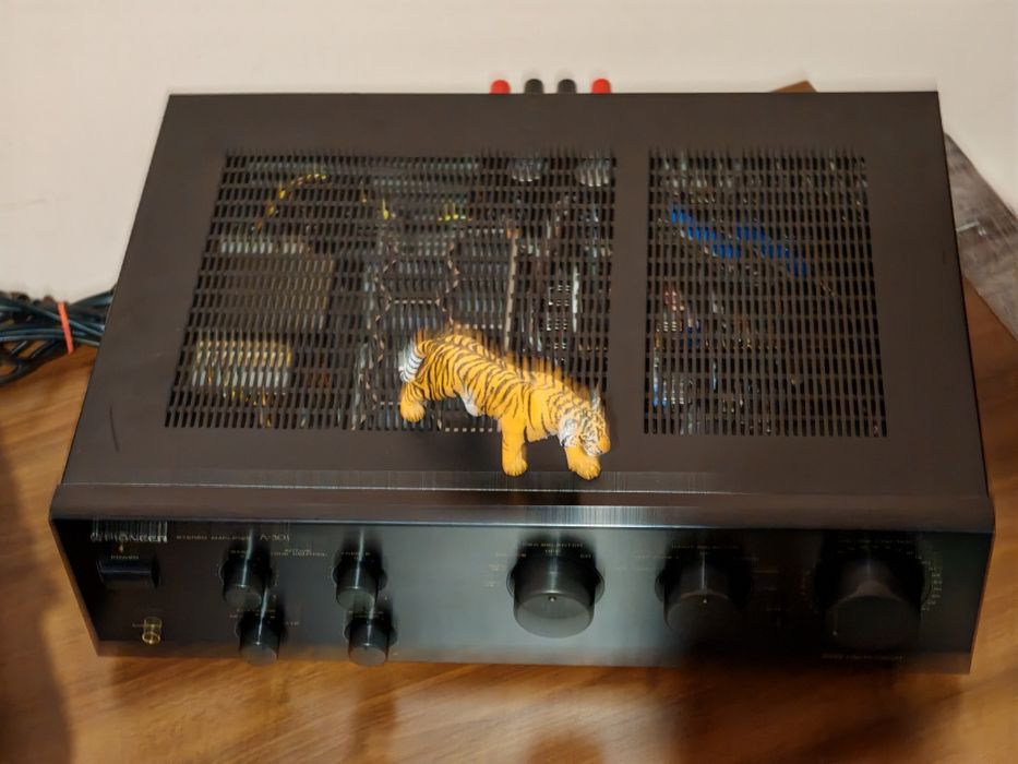 Pioneer A-301. Calitate si putere. Impecabil. Preț fix !