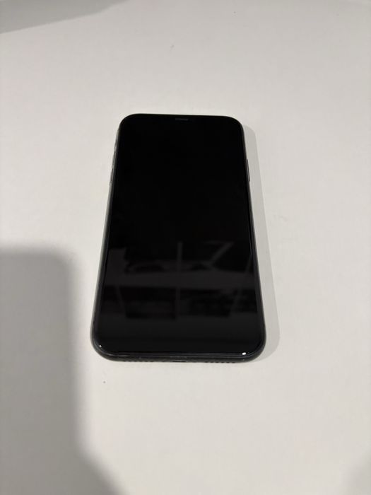 Iphone 11 negru.