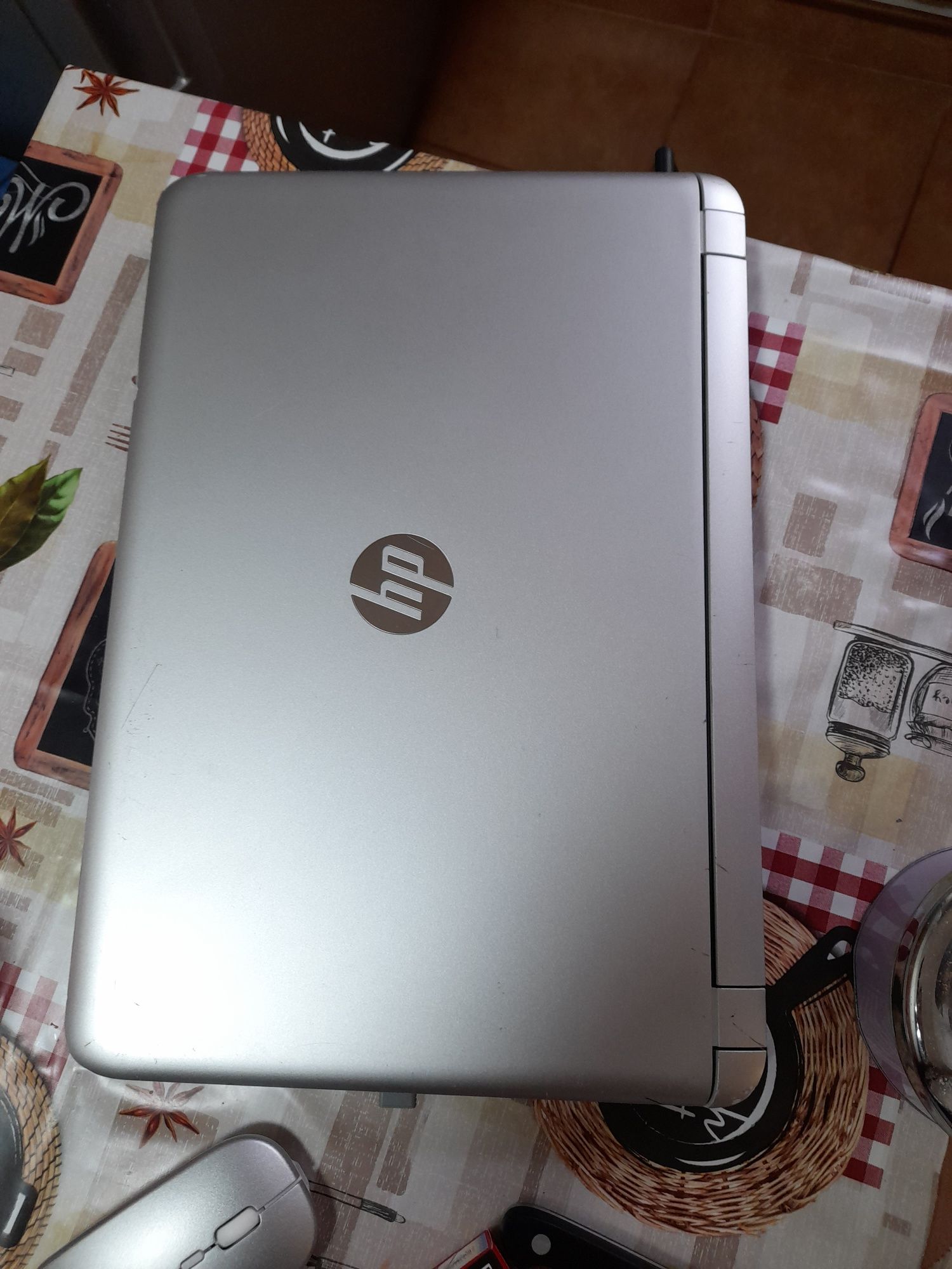 Vand laptop HP de 15.6 inci stare buna