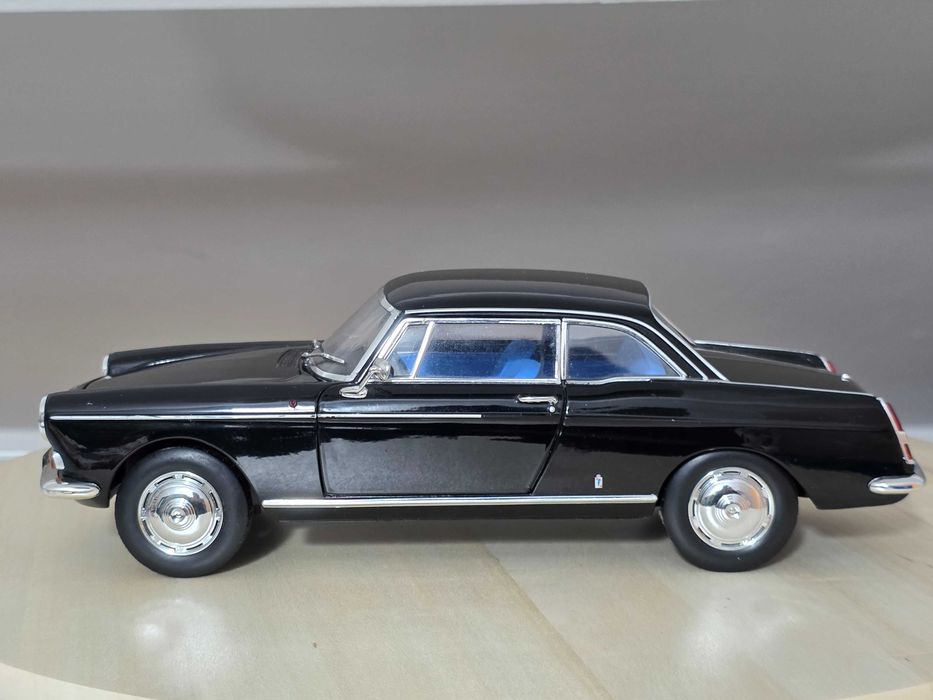 Macheta Auto 1/18 Norev Peugeot 404 Coupe