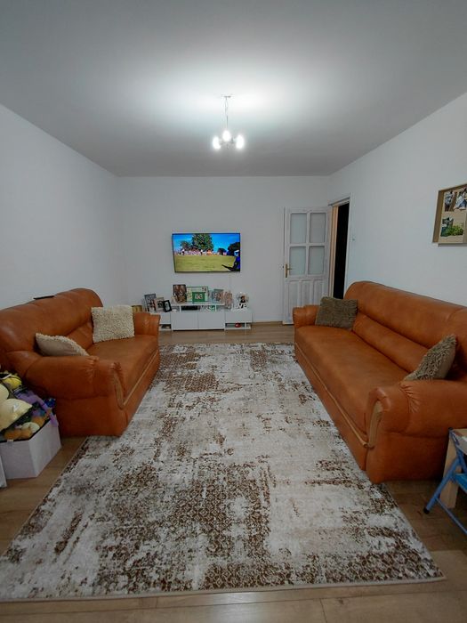Apartament de vânzare 3 camere decomamdate