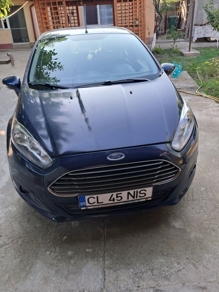 Vând Ford Fiesta 2015