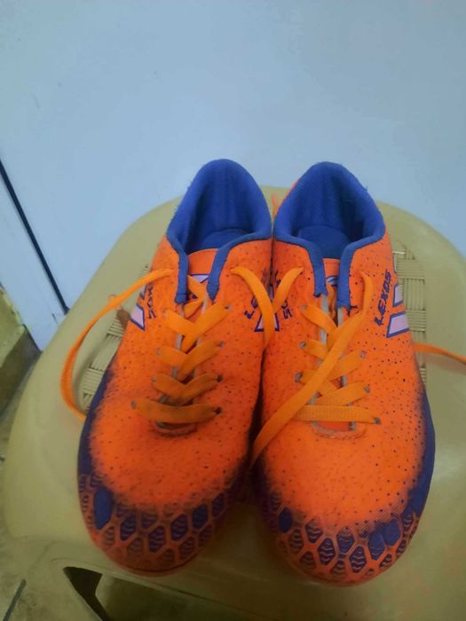 Бутонки за футбол