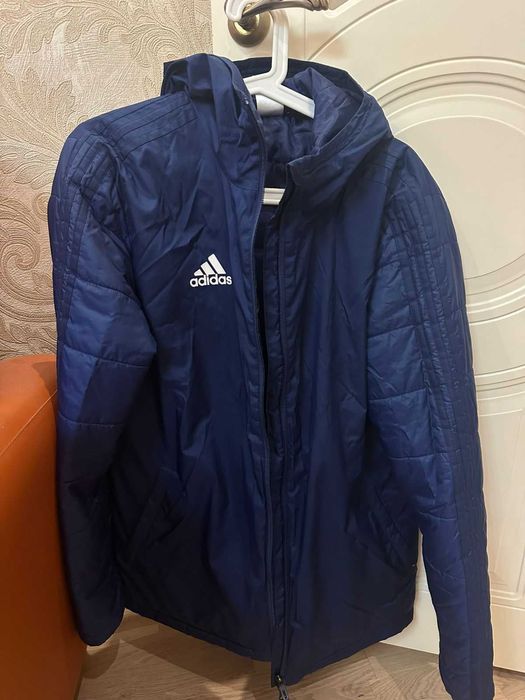 Куртка adidas  оригинал размер S