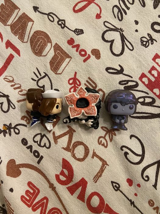 обменяю на тех, которые обведены на второй фотке