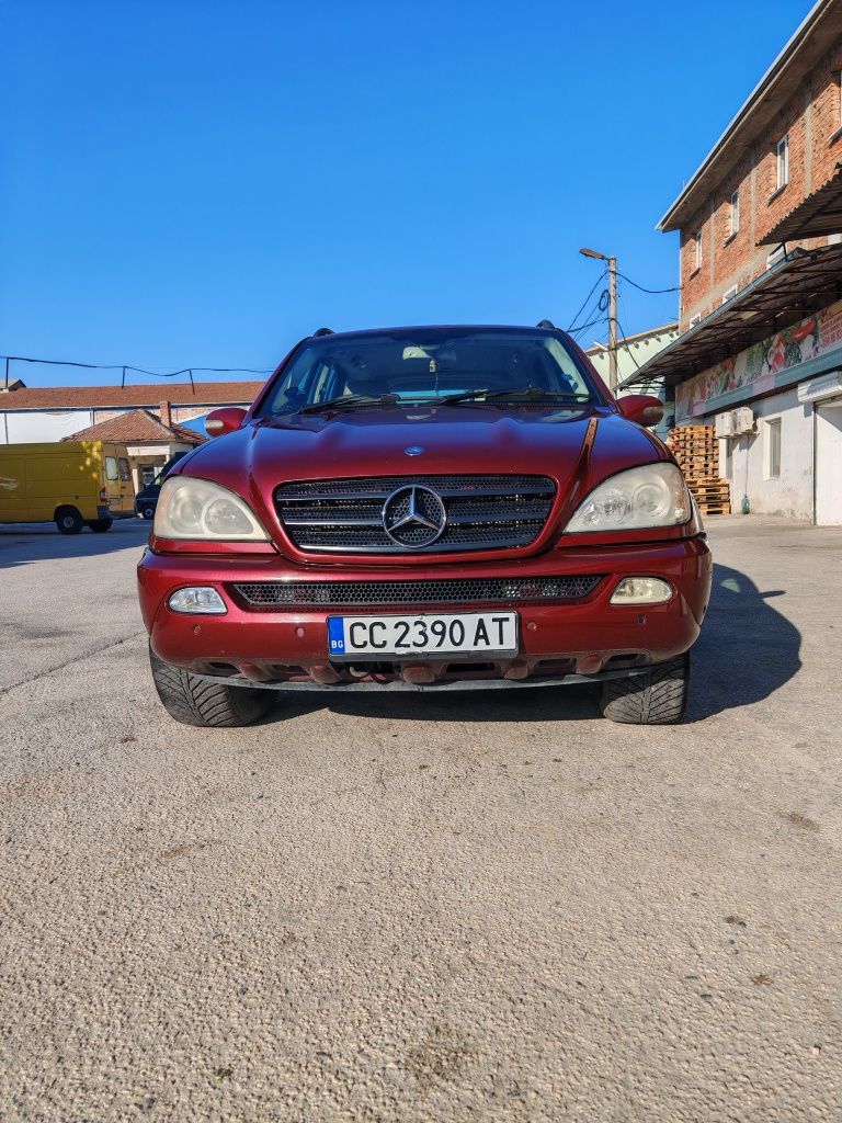 Mercedes ML 2.7 с десен волан