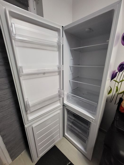 Vând frigider c-a nou