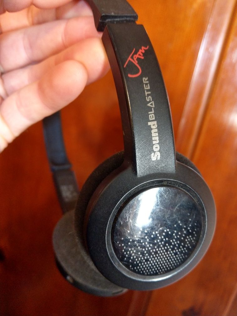 Безжични слушалки Sound Blaster Jam.