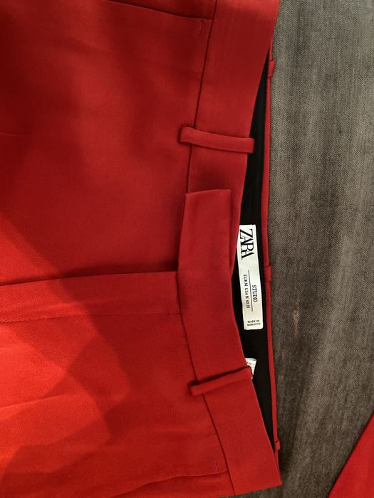 Costum ZARA STUDIO collection,rosu,satin,marime M,NOU cu eticheta