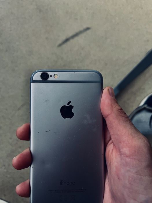 Продаю айфон 6s надо поменять только акум все работает идеально