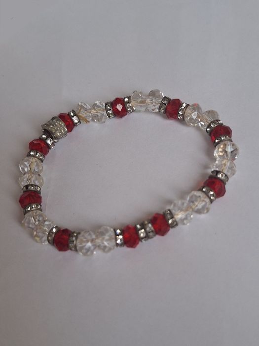 Бяло червена гривна за възрастни (ръчна изработка)