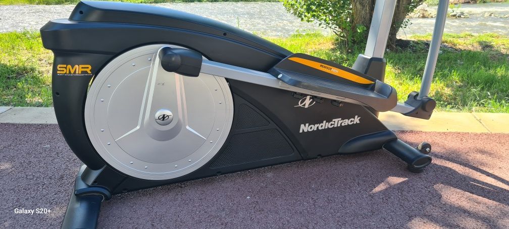Немско Елиптичният велосипед NordicTrack Strider 450