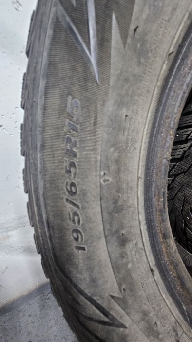 Продам комплект шин 195/65/15 nexen