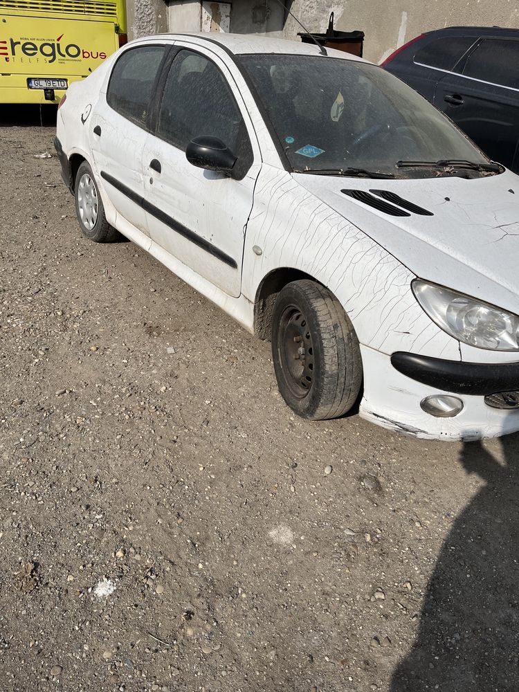 Dezmembrez sau vand Peugeot 206 berlina