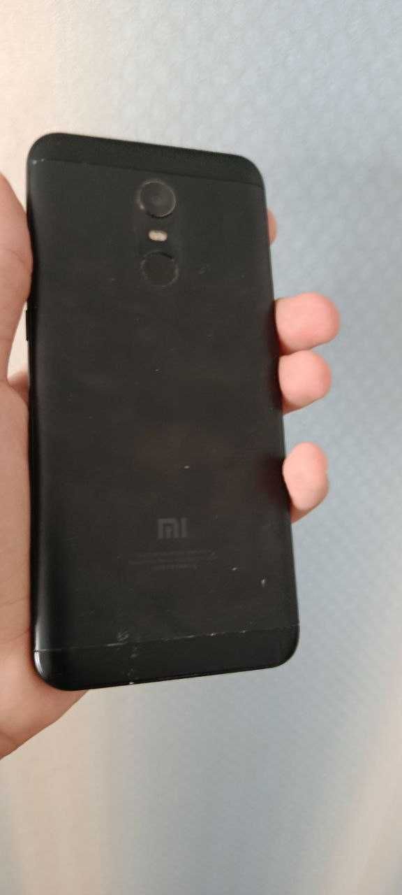 Продаю Redmi 5 plus 3/32  с коробкой  экран мертв