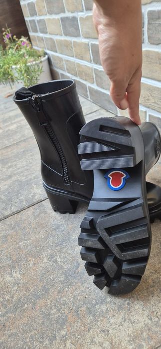 Cizme Moncler marimea 37