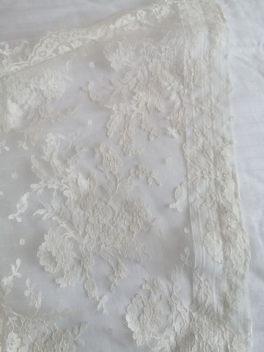 Perdele din dantela alb-crem