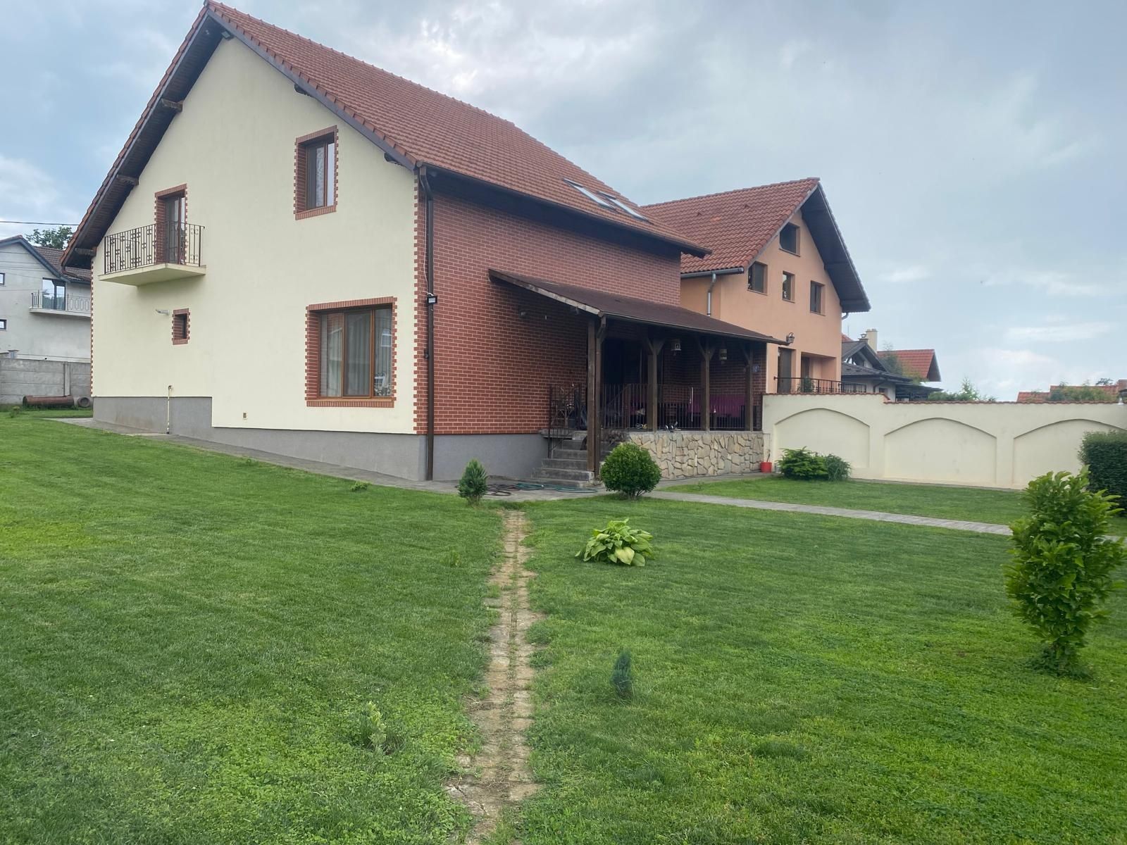 Casa P+M  180 mp si teren 900 mp constructie 2014