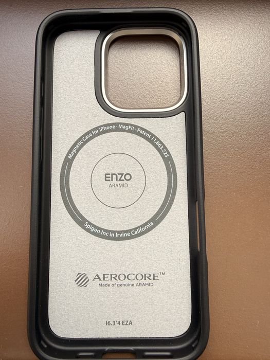 Benks Iphone 15 plus Spigen carbon Enzo Aramid 6.3 inch Iphone 16 pro