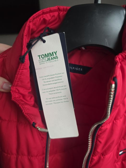 Geaca tommy hilfiger primavara mărime xs,s,rosu