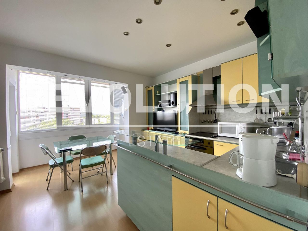 Дава се под наем Двустаен апартамент в Варна, Младост 2 - 55 кв.м за 400 € - Снимка #2