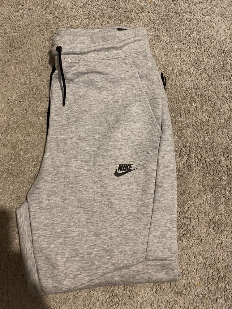 Pantaloni lungi nike tech