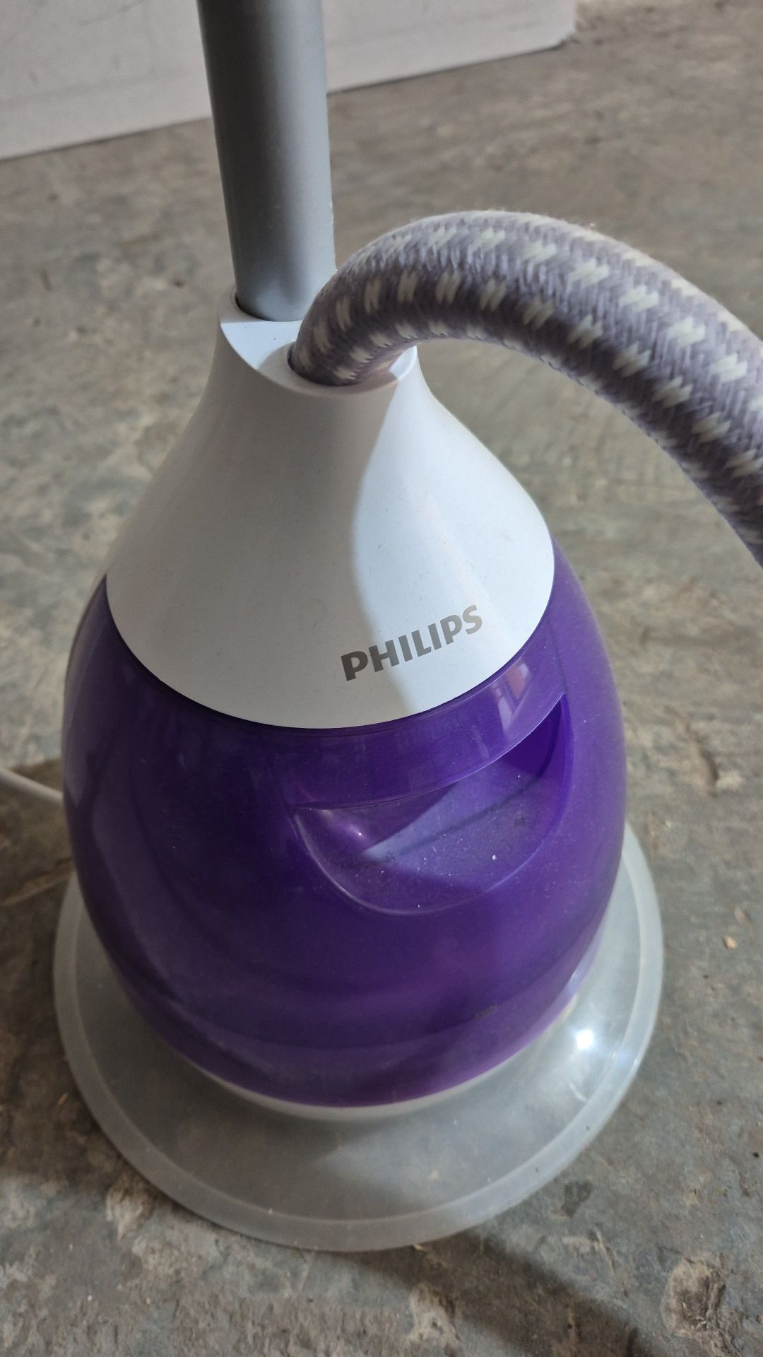 Aparat de calcat vertical cu abur Philips